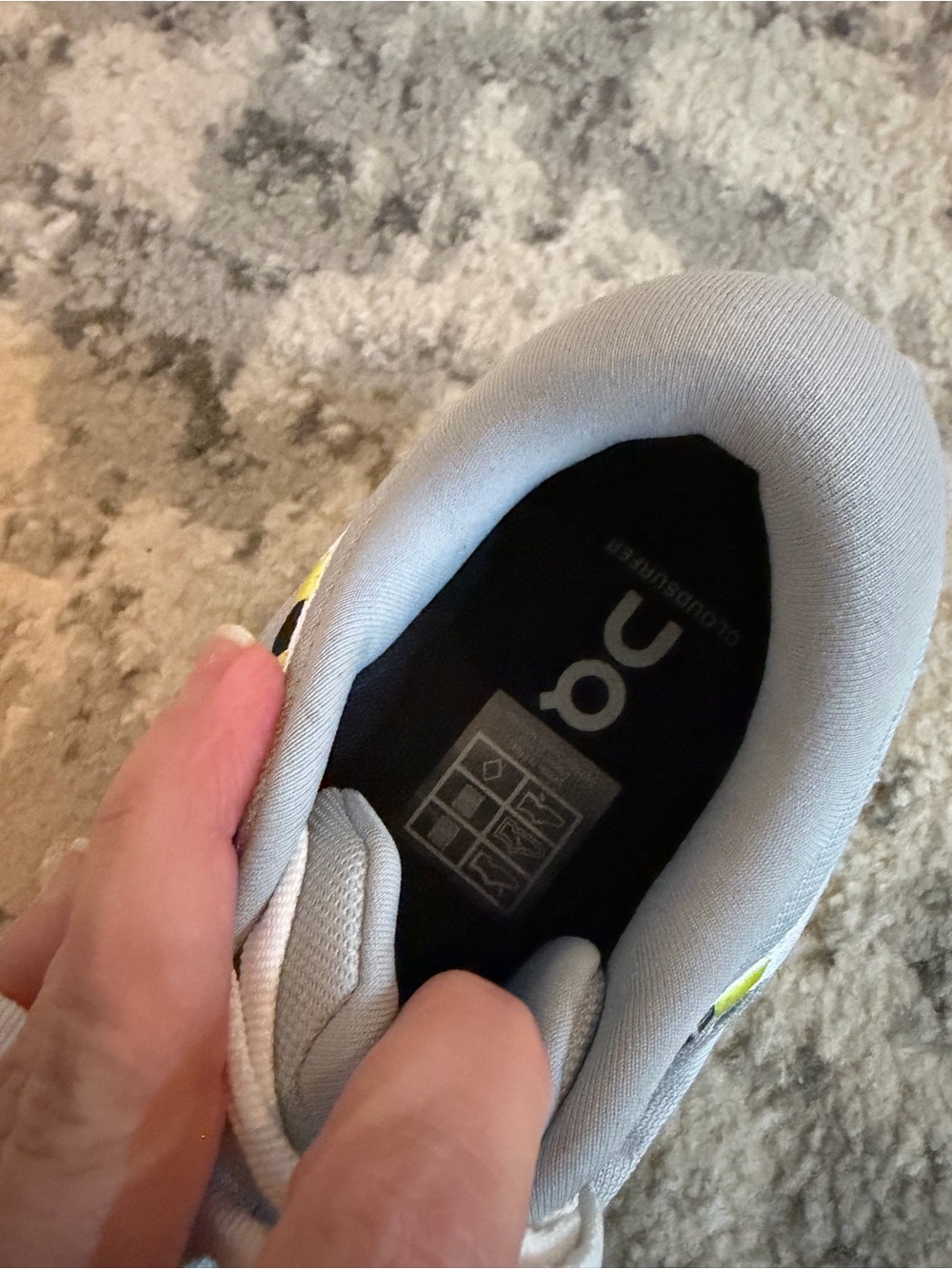 On Running Cloudsurfer 2 shoes in light gray and yellow 6.5 - Picture 3 of 6
